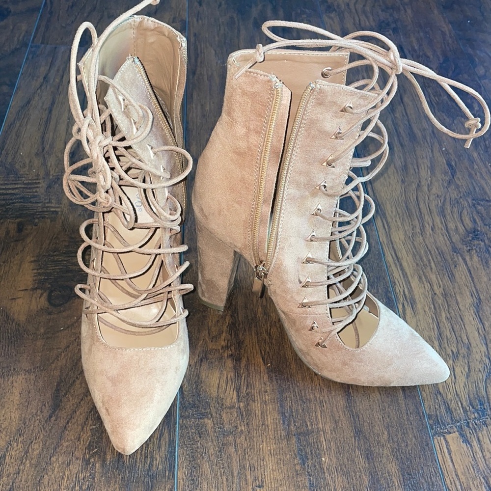 High ankle bootie with corset lace up.